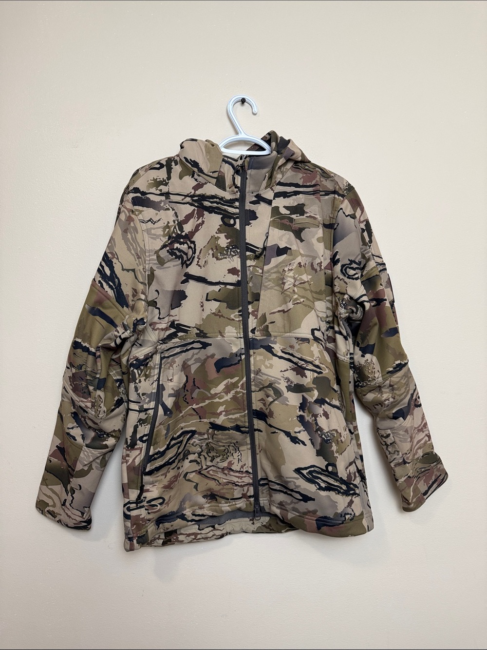 Under Armour Camo Hooded Jacket - Olive/Tan Camo size M